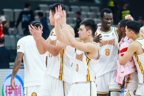 九游正版官网关于CBA季后赛关键时刻再迎强敌，马赛复出首秀，主帅态度：气氛紧张，年轻球员得到机会的信息