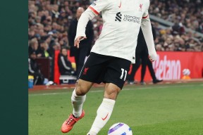 九游官网入口关于萨拉赫在中国队比赛中赛况扑朔迷离，绝杀引发热议！的信息